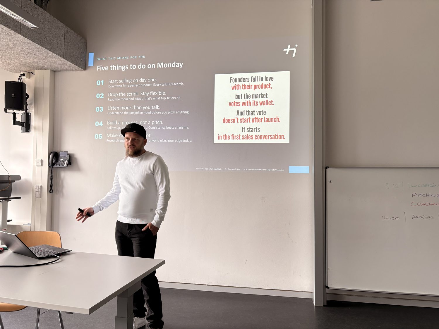 Andreas Klare bei einer Gastvorlesung an der Technischen Hochschule Ingolstadt.